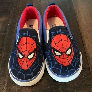 GAP (MARVEL) - size 7 - Slip on shoes